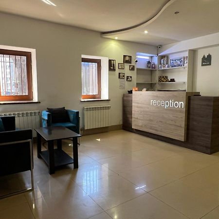 Saryan Hotel Yerevan Exterior foto