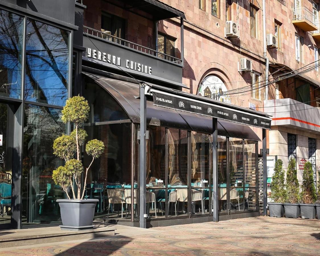 Saryan Hotel Yerevan Exterior foto