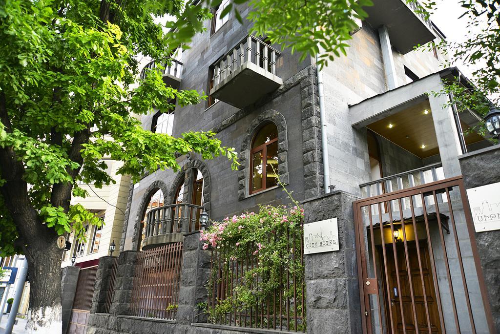 Saryan Hotel Yerevan Exterior foto