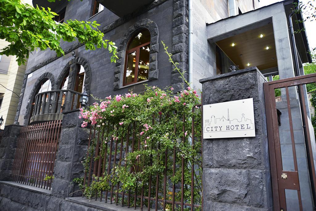 Saryan Hotel Yerevan Exterior foto
