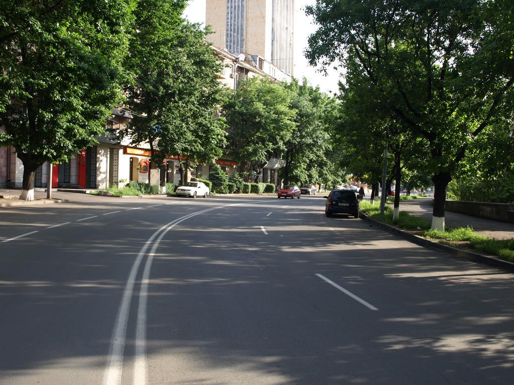 Saryan Hotel Yerevan Exterior foto