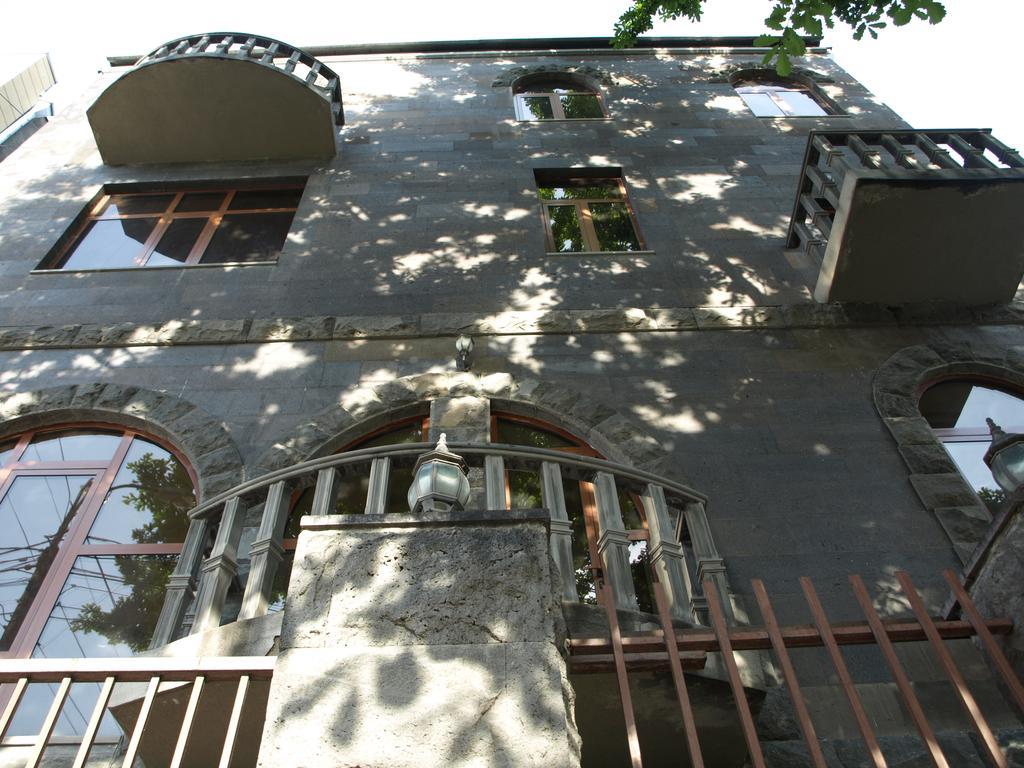 Saryan Hotel Yerevan Exterior foto