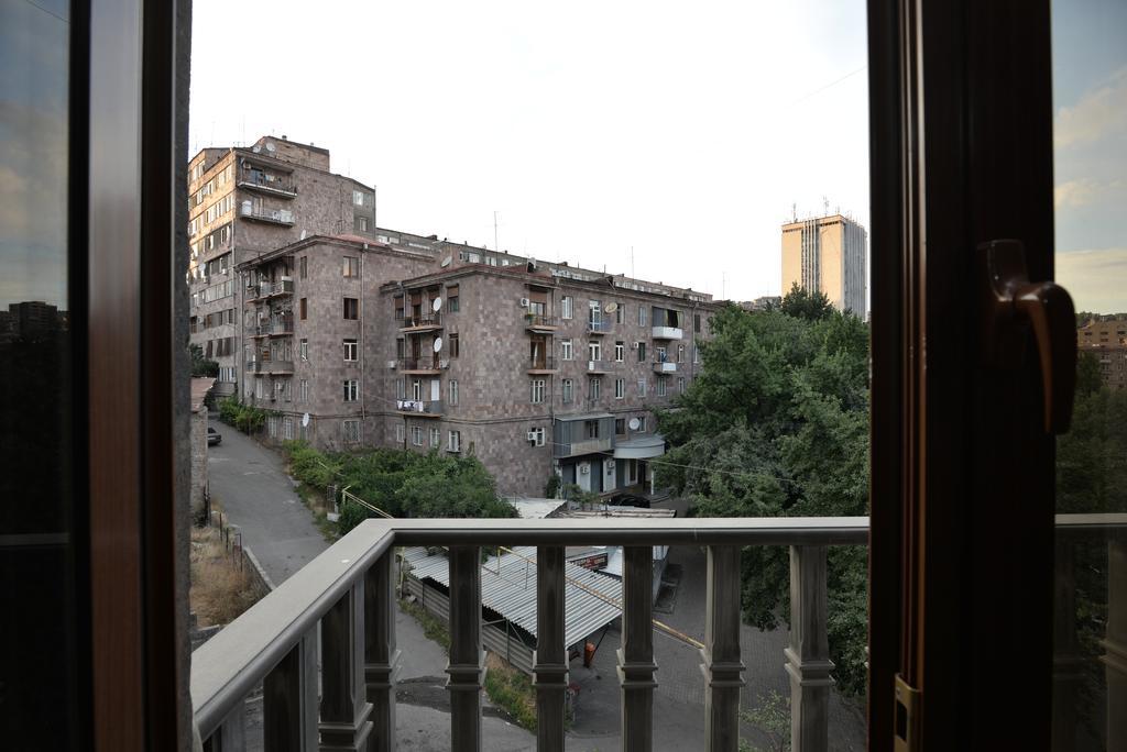 Saryan Hotel Yerevan Exterior foto