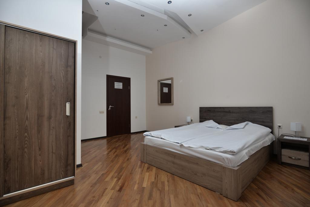 Saryan Hotel Yerevan Exterior foto