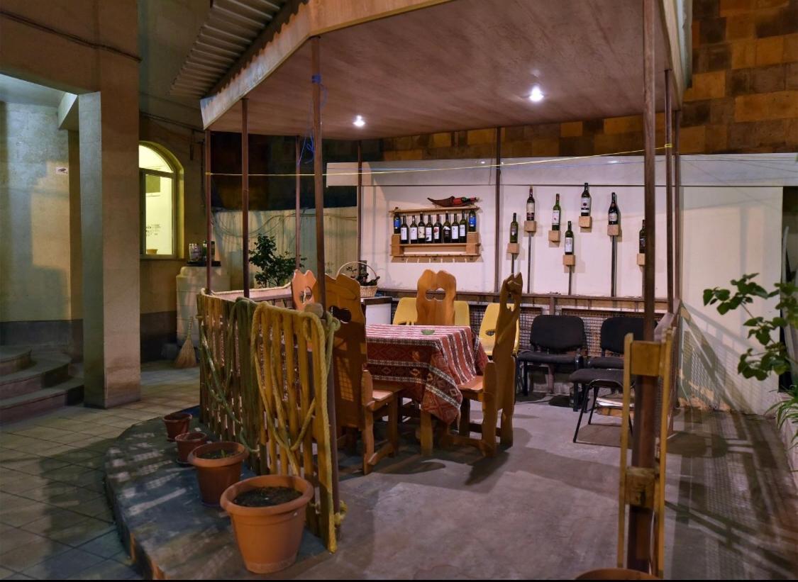 Saryan Hotel Yerevan Exterior foto
