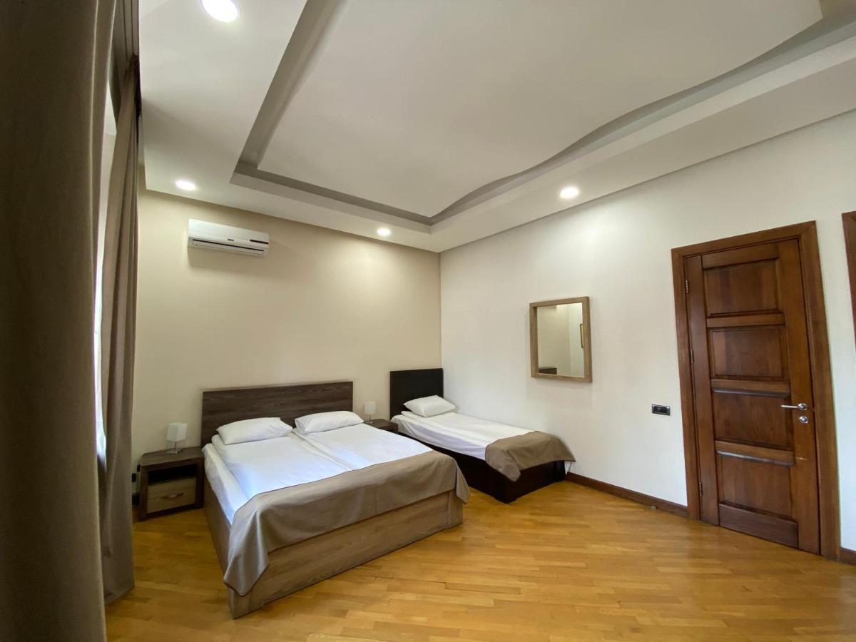 Saryan Hotel Yerevan Exterior foto